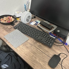 ゲーミングチェア、PCデスク、PC周りの画像