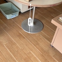 丸テーブルです。の画像