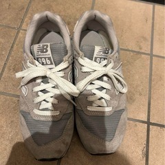 ニューバランススニーカーの画像