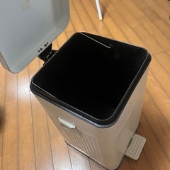 （取引済）ゴミ箱の画像