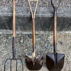 丸型シャベル、4本爪フォークの画像