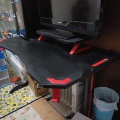 ゲーミングデスクの画像