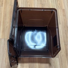 引き出し、保管容器、本棚の画像