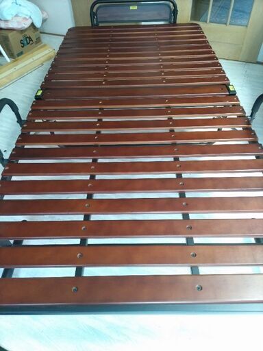 札幌市近郊にお住まいの方限定！送料無料！高脚折り畳みシングルすのこベッド