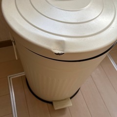 ゴミ箱の画像