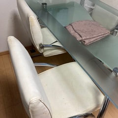 ガラステーブルの画像