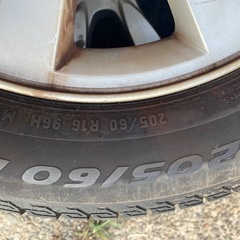 スノータイヤ　205/60R16 の画像