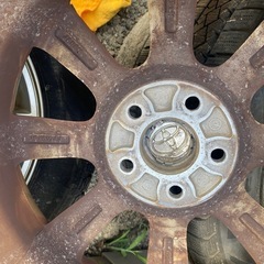 スノータイヤ　205/60R16 の画像