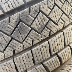 スノータイヤ　205/60R16 の画像