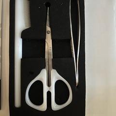 【お譲り先決定】眉毛バサミand付属品の画像