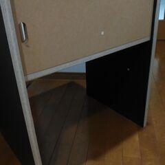 パソコンデスク（電源コンセント付き）の画像