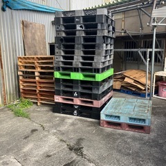 無料　木製パレット　プラスチックパレットの画像