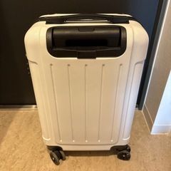 キャリーケース 白 38Lの画像