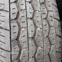 ハイエース　中古タイヤ5本の画像