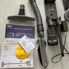 ダイソン　dyson 掃除機　ジャンク品　別売布団、カーペットクリーナ付きの画像