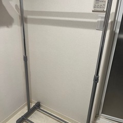 【無料】ハンガーラック（高さ調節可能）の画像