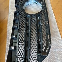 メルセデス・ベンツ　Bクラス　純正フロントグリルの画像