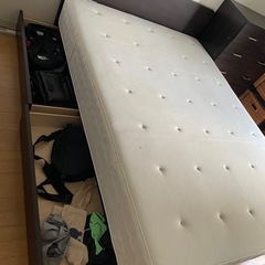 
ダブルベッドの画像