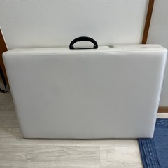 施術用折り畳みベッドの画像