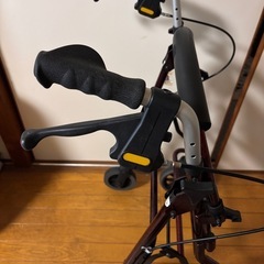 折りたたみ式歩行器の画像