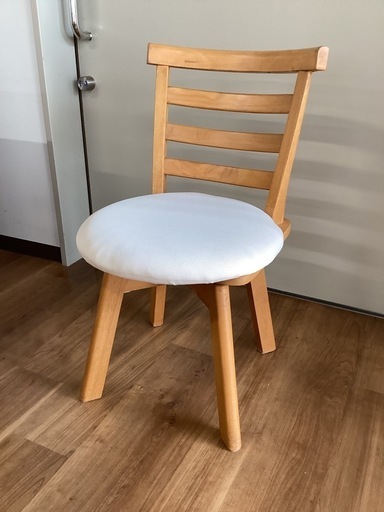 ダイニングチェア2脚セット（回転式）【町田市再生家具】251500