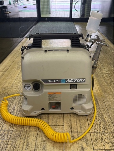 きまりました　中古　マキタ　エアコンプレッサー　100v AC700
