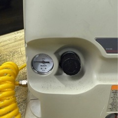 中古　マキタ　エアコンプレッサー　100v AC700の画像