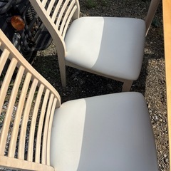 ダイニングテーブルの画像