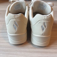 スケッチャーズ　ウノスタンドオンエア　スニーカーの画像
