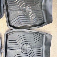 車　足置きマット　防水の画像