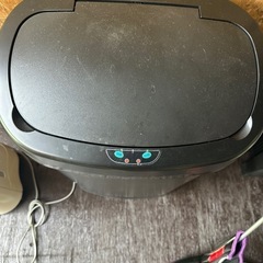 自動開閉ゴミ箱の画像