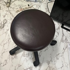 キャスター付き　椅子の画像