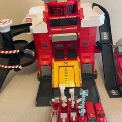 トミカ　無線でピピっと出動司令！変形ファイヤーステーション+おまけの画像