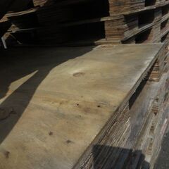 無料差し上げます　木製パレット　木パレ　大量の画像