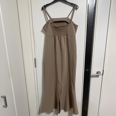 GRLのキャミワンピース(ベージュ)です☺️の画像