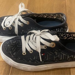トミーヒルフィガー　レディーススニーカー　ネイビー　モノグラムプラットフォームの画像