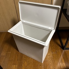 ゴミ箱の画像