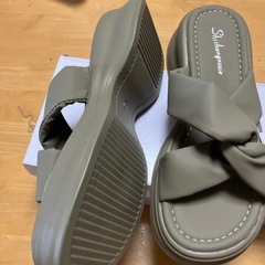 新品未使用厚底サンダルの画像