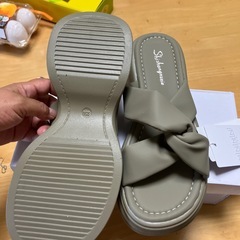 新品未使用厚底サンダルの画像