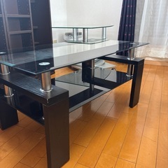 ガラステーブルの画像