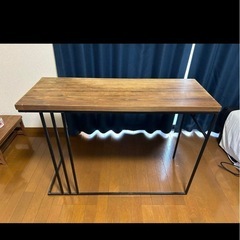 木製テーブルの画像