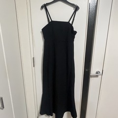 新品タグ付き未着用♡GRLのキャミワンピース(黒)です☺️