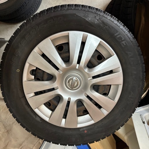 超バリ目！195/65R-15 1シーズンのみ使用　ナンカン22年製　ホイール付