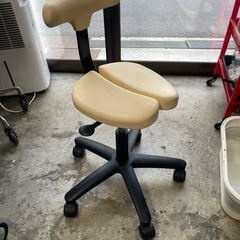 アーユルチェア　ベージュの画像