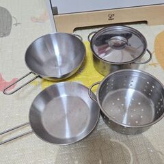子供用木製プレイキッチン+野菜等の画像