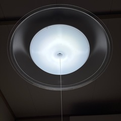 部屋の電気照明傘、シーリングライトの画像