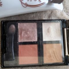 化粧品4点の画像