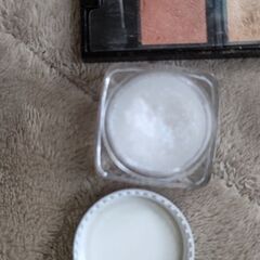 化粧品4点の画像