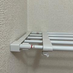 伸縮可能 突っ張り棒 幅広 棚としてもの画像