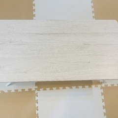 折りたたみ机の画像
